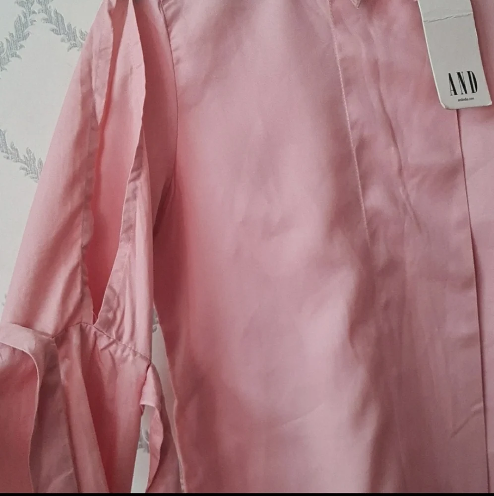 AND top. - Picture 2 of 8